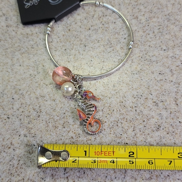 Bracelet Seahorse. Silver/Coral/Pearl look. - Picture 6 of 6